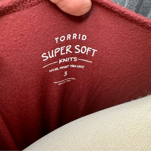 Torrid Super Soft Burgundy Smocked Front Tunic Top size 2 - Picture 4 of 4